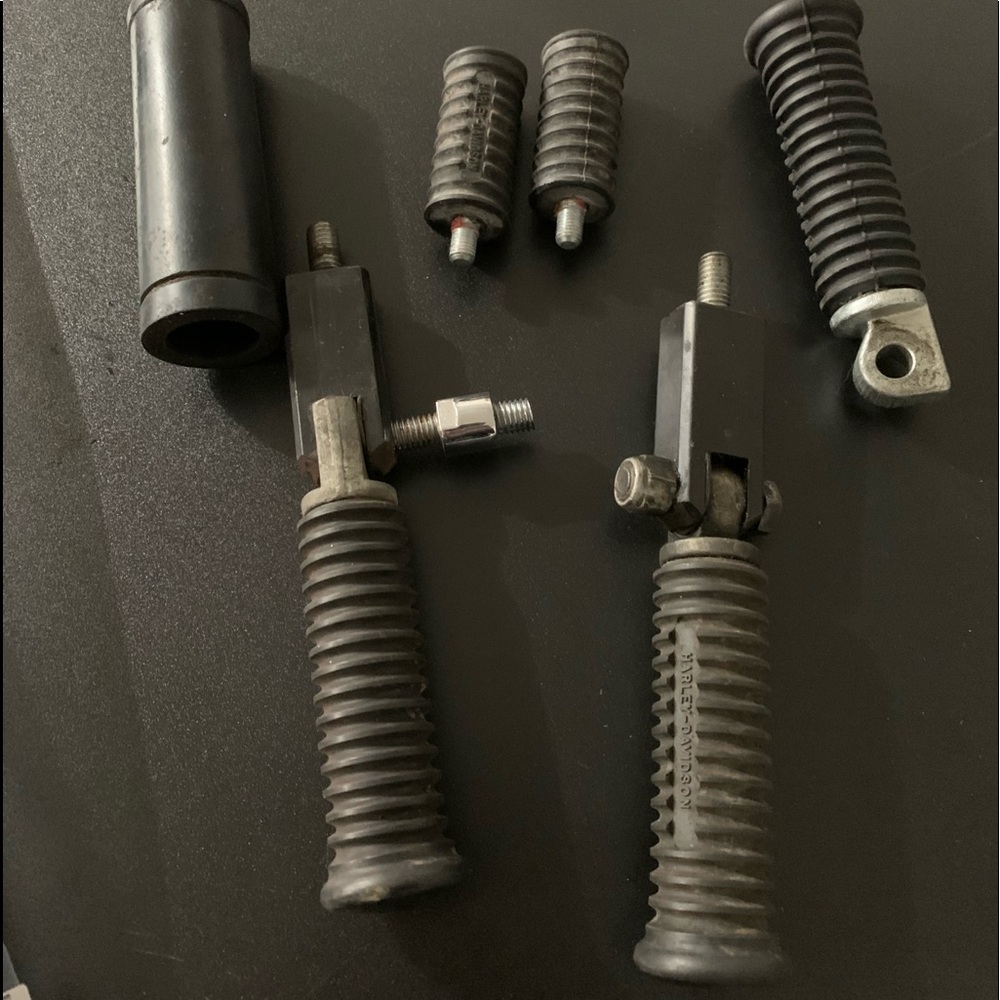 Harley Davidson Sportster Pegs & Throttle Sleeve
